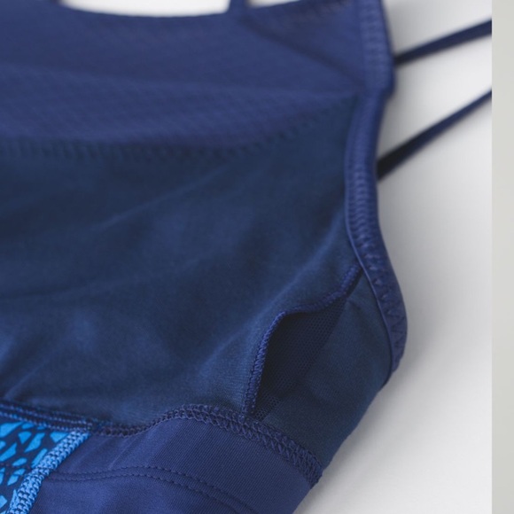 Lululemon Clip-In Long Line Bra
Miss Mosaic Lakeside Blue Hero Blue / Hero Blue - Picture 4 of 8